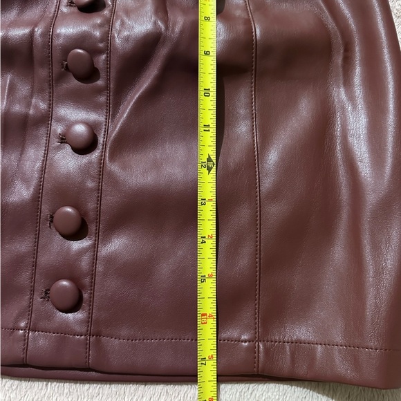 Candace Cameron Bure Regular Faux Leather Skirt - Picture 9 of 10